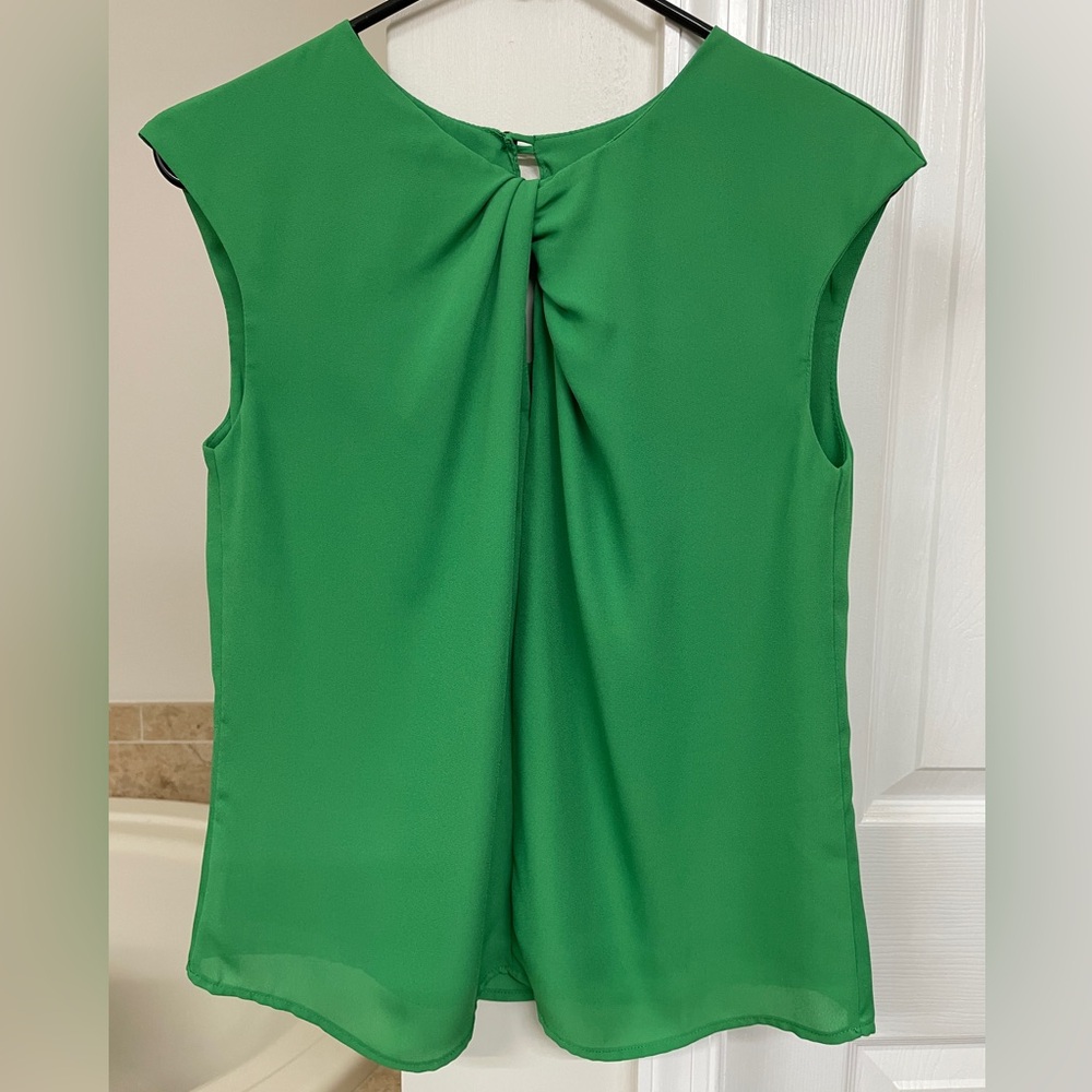 West K: XS Green Sleeveless Keyhole Twist Front